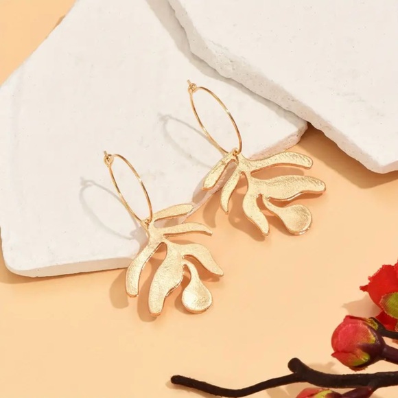 🎉GIFT with purchase of 2+ items🎉 New leaf pendant earrings - Picture 3 of 5